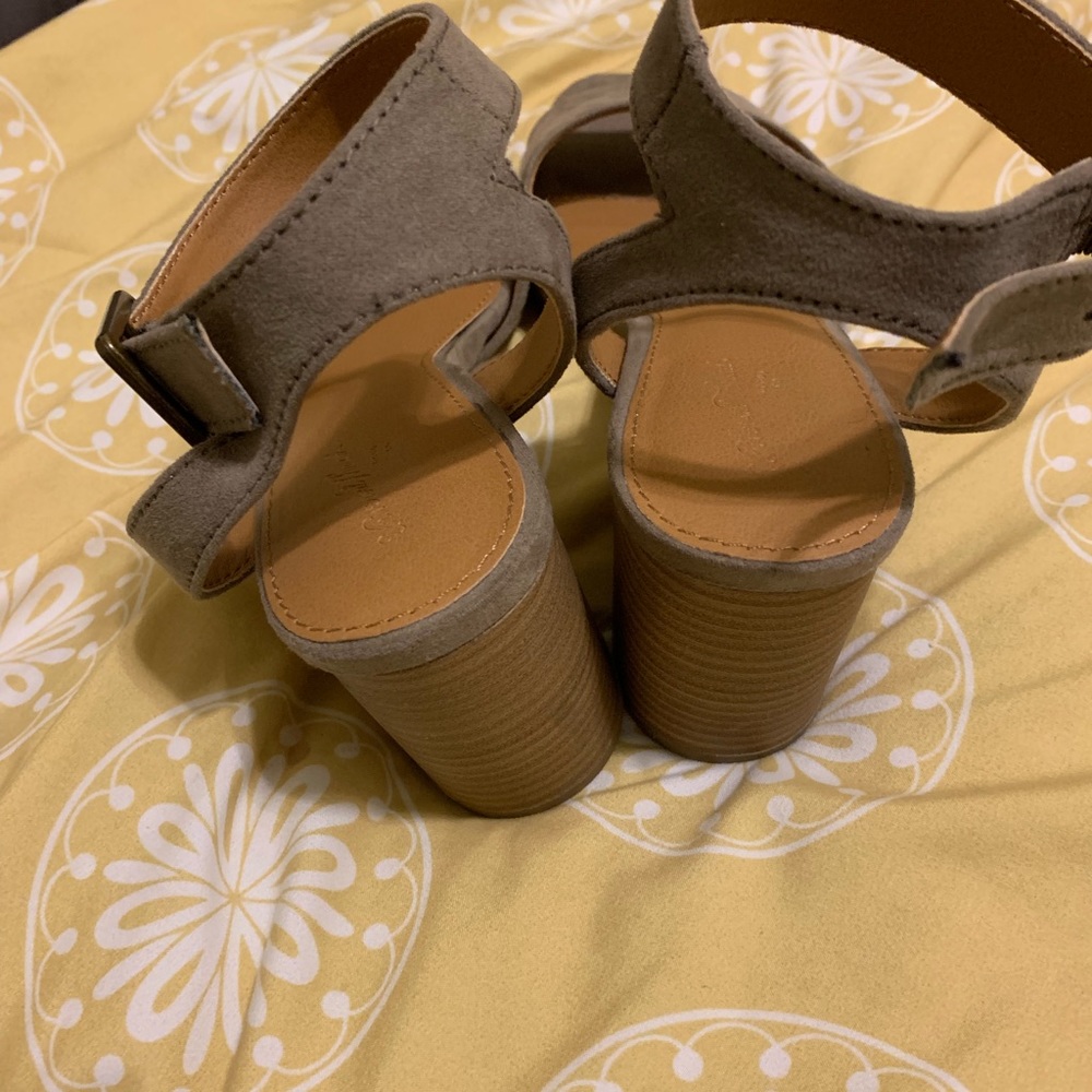 Heels - Picture 2 of 3